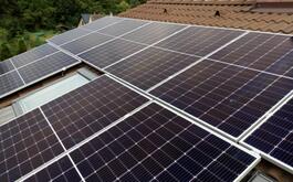 Reference Fotovoltaická elektrárna na míru instalovaná v Komárově
