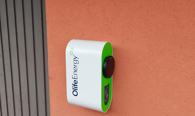 Reference: Fotovoltaika na míru s dobíjecí stanici pro elektromobil - Kozlovice 