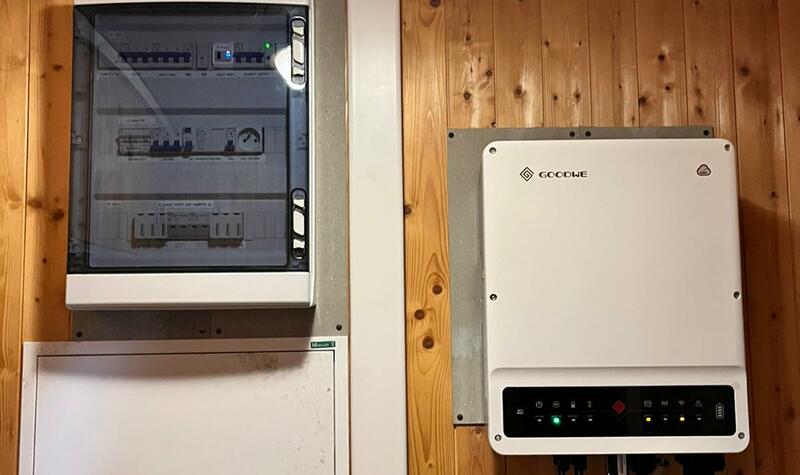 Reference: Fotovoltaika na míru s dobíjecí stanici pro elektromobil - Kozlovice 