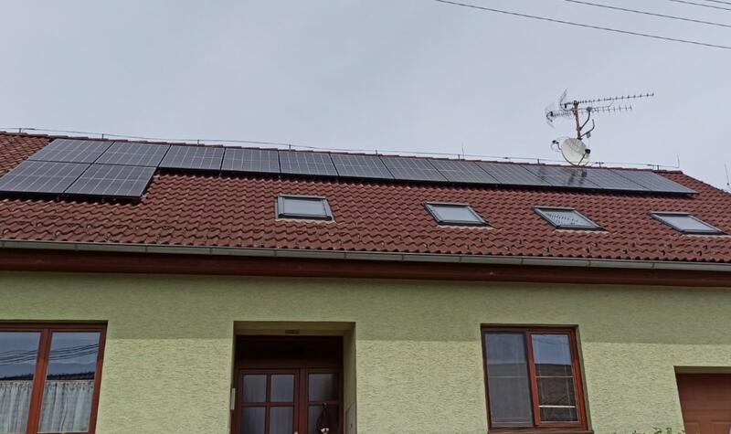 Reference: Fotovoltaická elektrárna na míru instalovaná v Pustiměři 