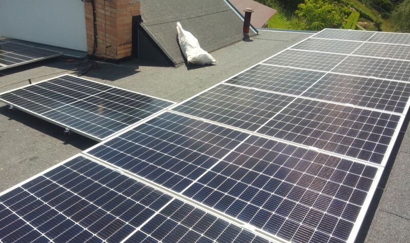 Reference: Solární elektrárna instalovaná na šikmou střechu - Zadní Třebaň 