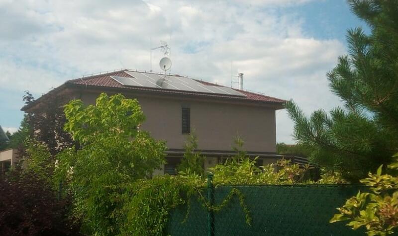 Reference: Solární elektrárna na míru s bateriovým úložištěm - Jílové u Prahy 