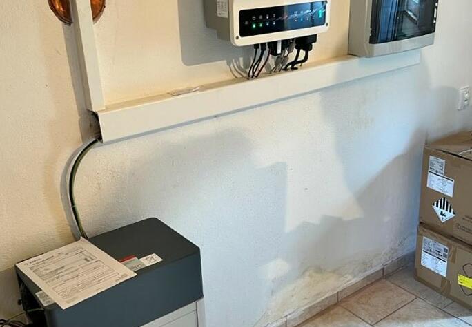 Reference: Fotovoltaika s akumulací energie - Zaloňov-Horní Dolce 