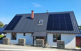Reference Fotovoltaika s baterií a nabíjecí stanici pro elektromobil - Smržovka
