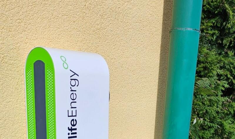 Reference: Fotovoltaická elektrárna s baterií a nabíjecí stanici pro elektromobil - Františkovy Lázně-Žítovice