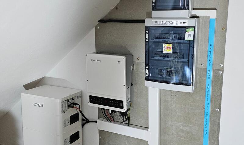 Reference: Fotovoltaická elektrárna s baterií a nabíjecí stanici pro elektromobil - Františkovy Lázně-Žítovice