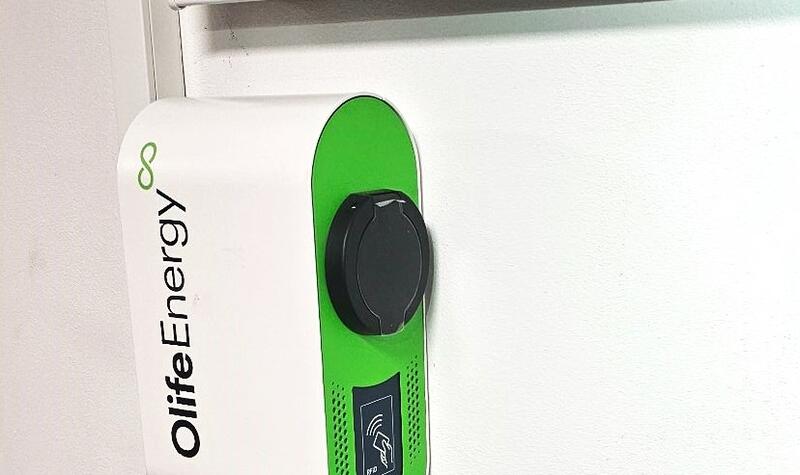 Reference: Solární systém s nabíjením elektromobilů - Dušníky