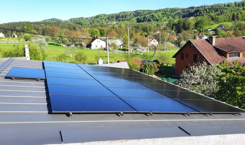Reference: Fotovoltaický systém s řídicí jednotkou GreenBox a dobíjecí stanici pro elektromobil - Vidče