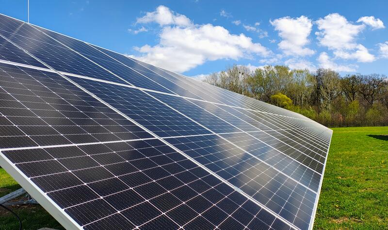 Reference: Firemná fotovoltaika pre EMOS s výkonom 203,5 kWp v Přerově 