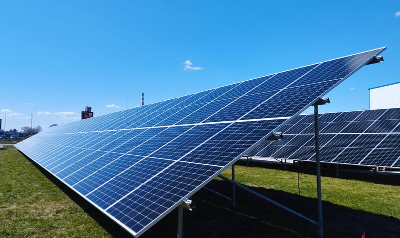 Reference: Firemná fotovoltaika pre EMOS s výkonom 203,5 kWp v Přerově 