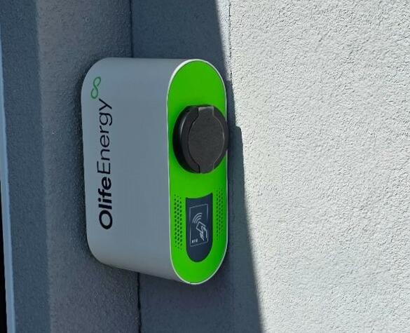 Reference: Fotovoltaika s dobíjecí stanici pro elektromobily a chytrým řízením GreenBox - Herink