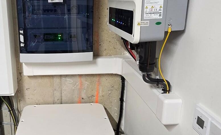 Reference: Fotovoltaika s baterii a řídící jednotkou GreenBox - Velké Přílepy