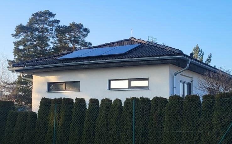 Reference: Fotovoltaická elektrárna s baterií a řídicí jednotkou GreenBox - Babice 