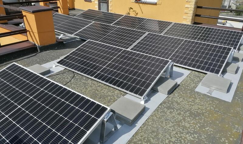 Reference: Fotovoltaická elektrárna instalovaná na rovné střeše 