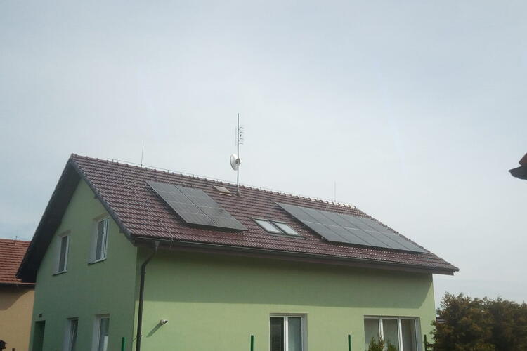 Reference: Fotovoltaická elektrárna s baterií na klíč- Cholina 
