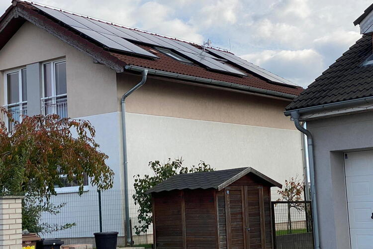 Reference: Fotovoltaická elektrárna s bateriovým úložištěm- Bášť 
