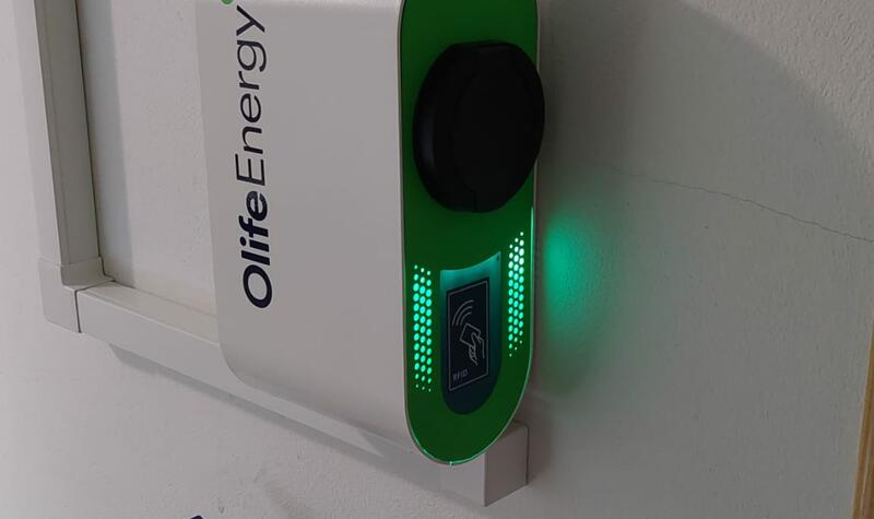Reference: Fotovoltaická elektrárna s vyřízením dotace- Plzeň- Černice