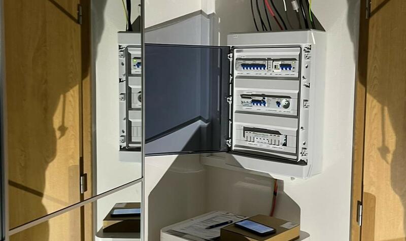 Reference: Fotovoltaická elektrárna s vyřízením dotace- Veleň - Mírovice 