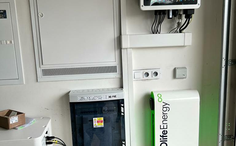 Reference: Fotovoltaická elektrárna s vyřízením dotace - Kolín 