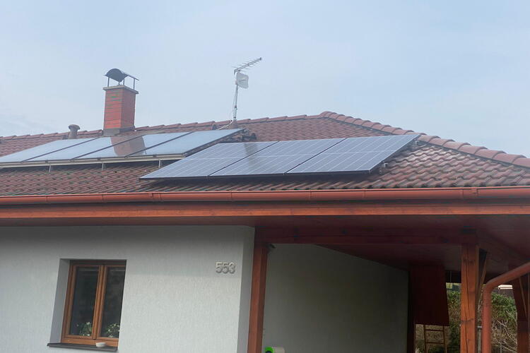 Reference: Fotovoltaika s dotací na bateriový systém- Králův Dvůr 