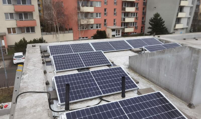 Reference: Fotovoltaická elektrárna s baterií na klíč- Hradec Králové 