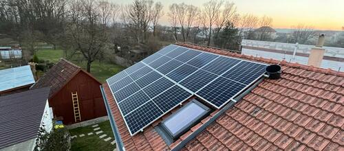 Reference Fotovoltaická elektrárna s baterií- Kostelec na Hané 