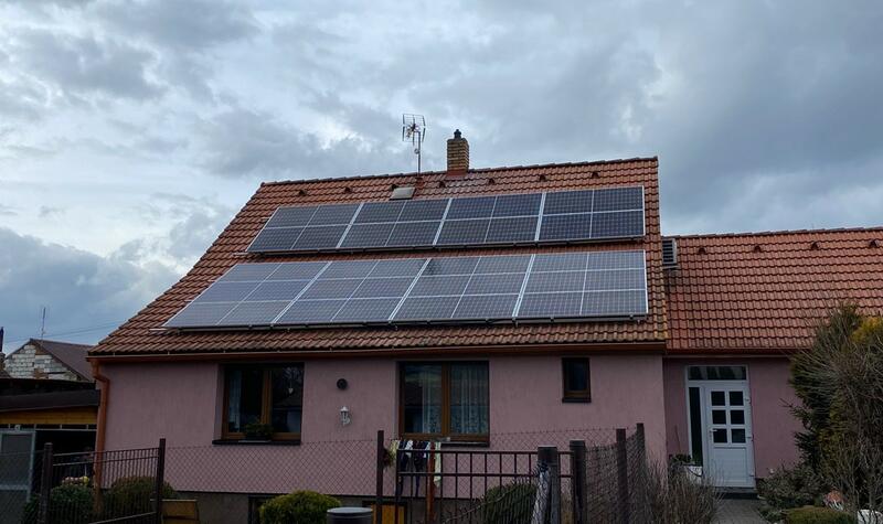 Reference: Fotovoltaická elektrárna s baterií na klíč- Srby 