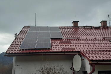 Reference: Fotovoltaická elektrárna s baterií- Loučná nad Desnou 