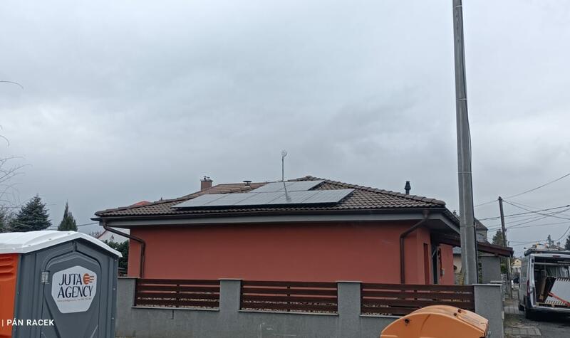 Reference: Fotovoltaická elektrárna s bateriovým úložištěm- Bohumín - Skřečoň 
