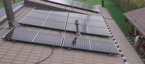 Reference Fotovoltaika s dobíjecí stanici pro elektromobil - Zábřeh na Moravě 