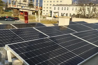 Reference: Fotovoltaická elektrárna s baterií na rovné střeše- Vyškov 
