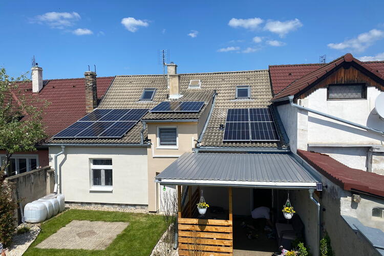 Reference: Fotovoltaická elektrárna s dotací instalována v Lenešicích 