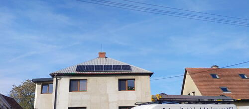 Reference Fotovoltaická elektrárna s vyřízením dotace realizována v Podhradní Lhotě 