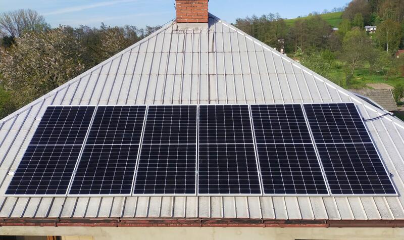 Reference: Fotovoltaická elektrárna s vyřízením dotace realizována v Podhradní Lhotě