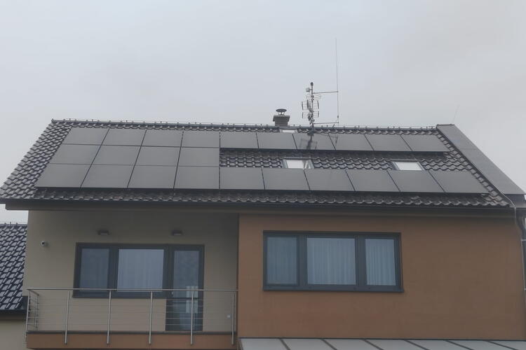 Reference: Fotovoltaická elektrárna s dotací NZÚ instalována v Hlušovicích 