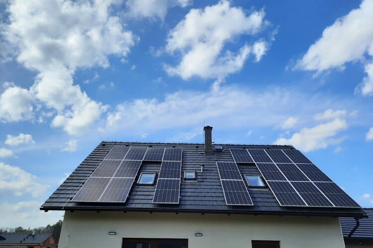 Reference: Realizace fotovoltaiky s bateriovým úložištěm- Dolní Kralovice 