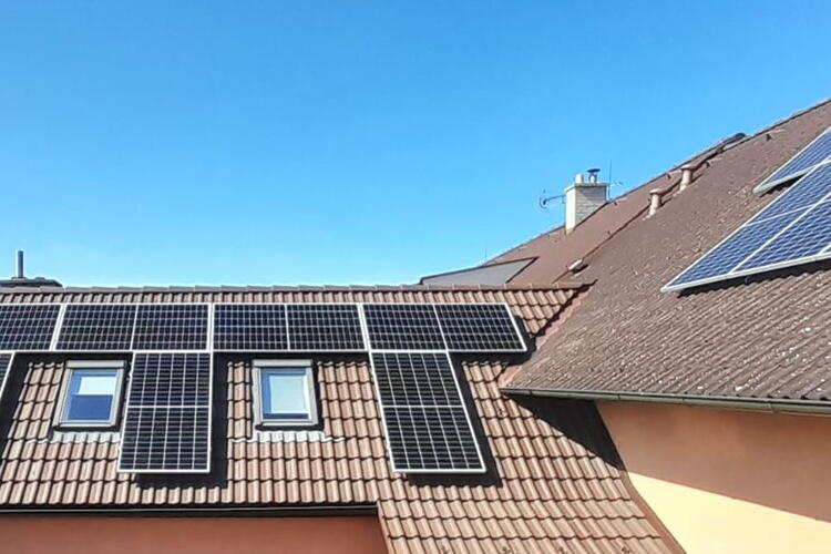 Reference: Fotovoltaická elektrárna s dotací instalována v Tlumačově 