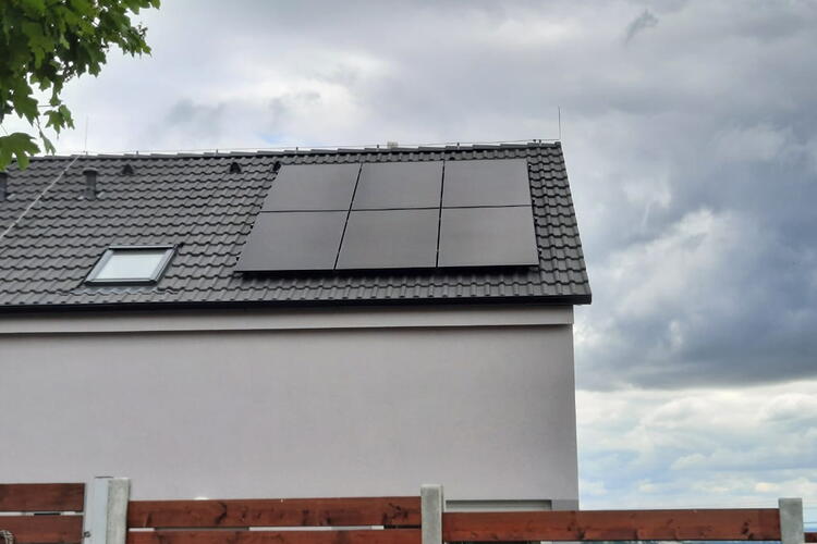 Reference: Instalace fotovoltaiky s vyřízením dotace- Mělník 