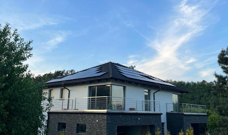 Reference: Fotovoltaická elektrárna s bateriovým úložištěm instalována v Trubíně