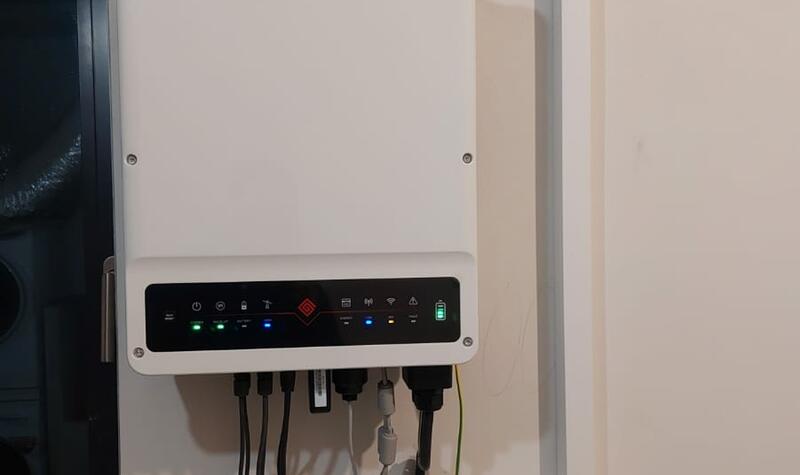 Reference: Fotovoltaická elektrárna s bateriovým úložištěm instalována v Trubíně