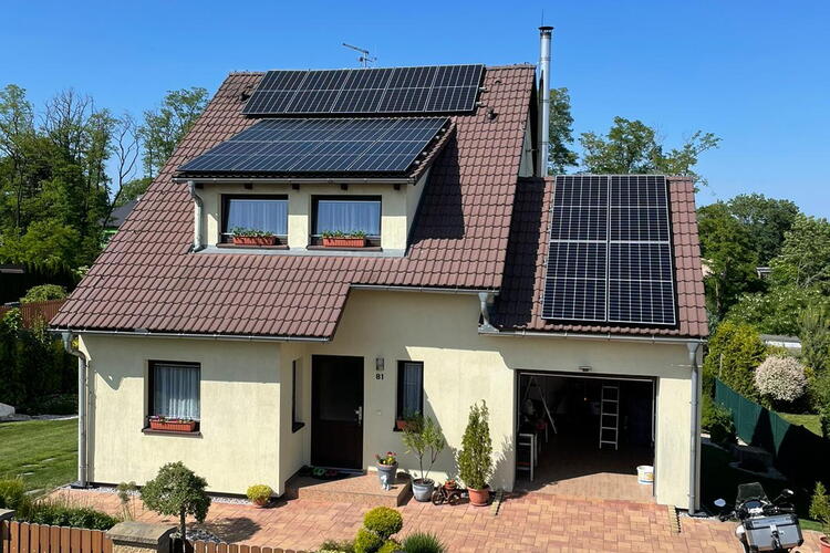 Reference: Solární elektrárna montována v Niměřicích ve Středočeském kraji 