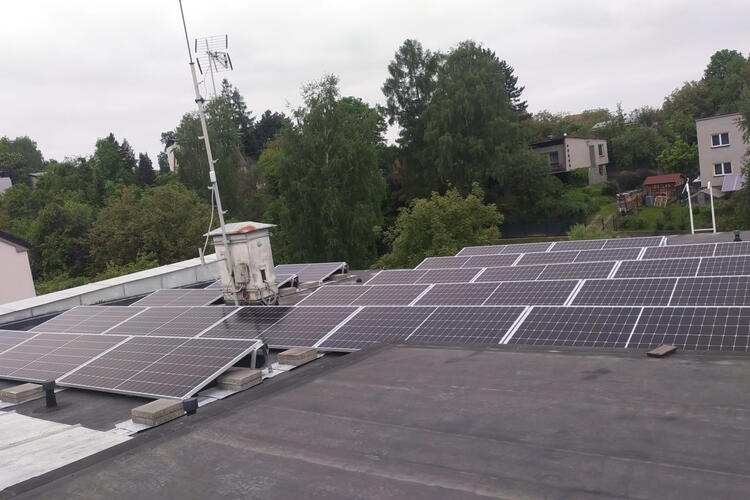 Reference: Fotovoltaická elektrárna montovaná na rovnou střechu- Albrechtice 