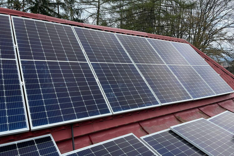 Reference: Fotovoltaika s dotací na bateriový systém instalována v Náchodě 