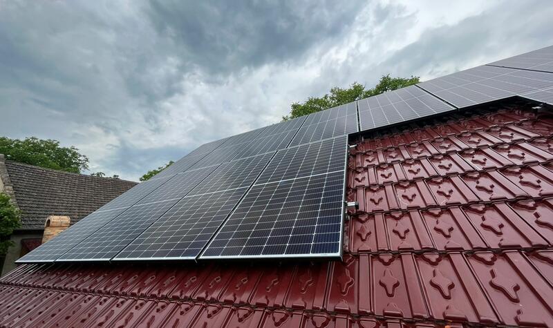 Reference: Fotovoltaická elektrárna s uložením do baterií- Kochánky