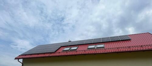 Reference Fotovoltaická elektrárna na klíč montována na sedlovou střechu - Bílý Kostel