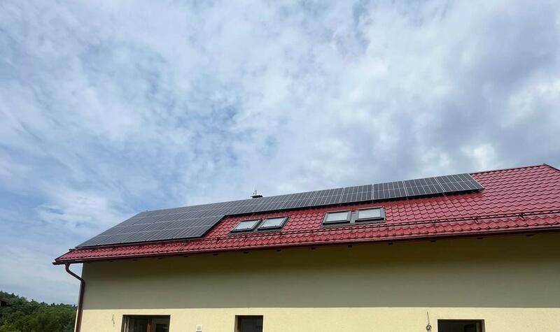 Reference: Fotovoltaická elektrárna na klíč montována na sedlovou střechu - Bílý Kostel 