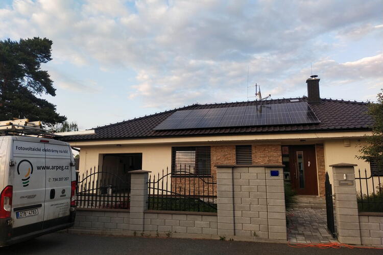 Reference: Fotovoltaika s baterií na klíč realizována v Podbořanech v Ústeckém kraji 