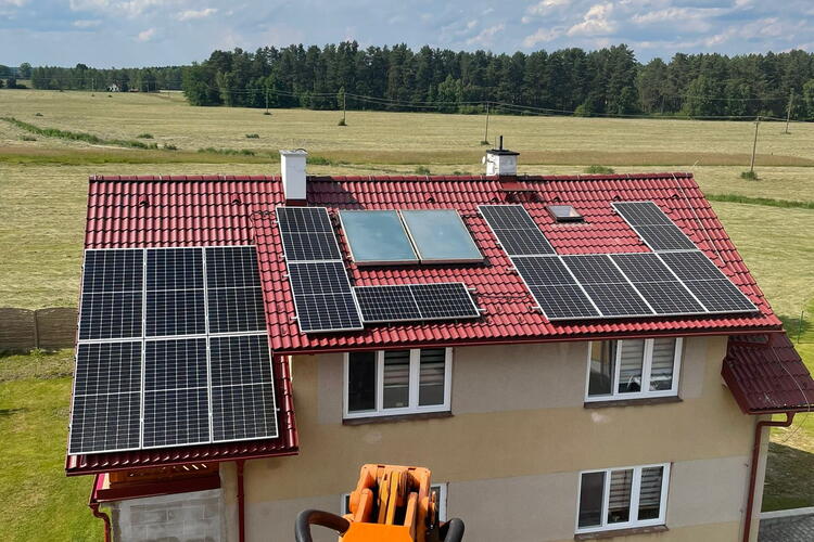 Reference: Fotovoltaická elektrárna montovaná na sedlovou střechu - Rapšach 