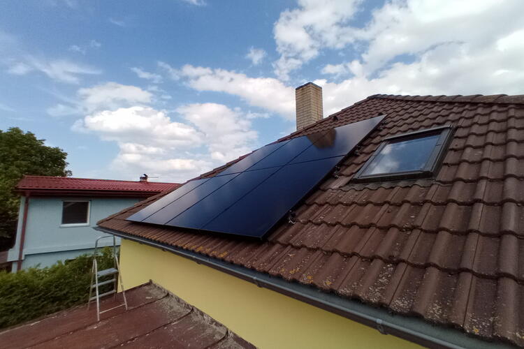 Reference: Realizace fotovoltaiky s vyřízením dotace - Malý Újezd-Jelenice 