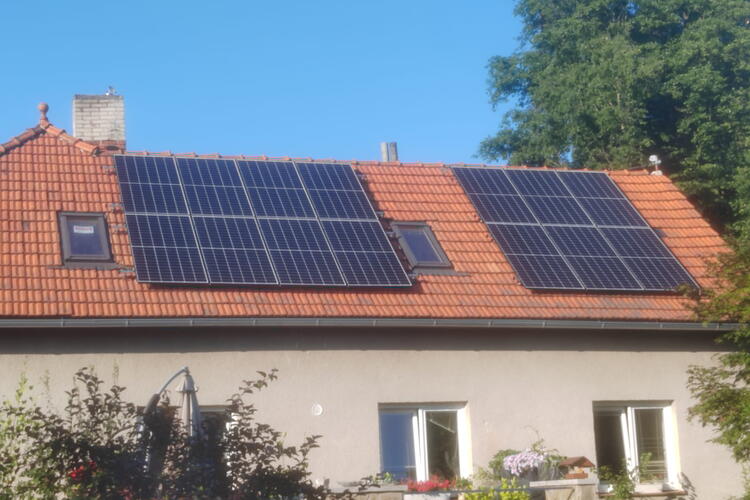 Reference: Instalace fotovoltaické elektrárny s dotaci na bateriový systém - Libhošť 